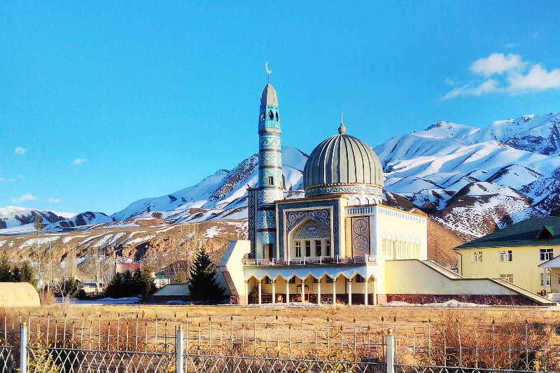 Blue Mosque in Naryn, street view